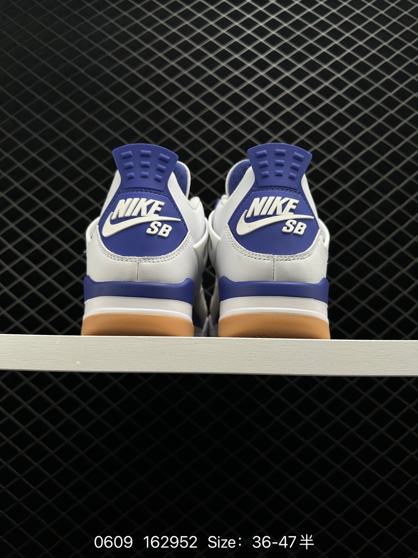 Nike SB x Air Jordan 4 Retro